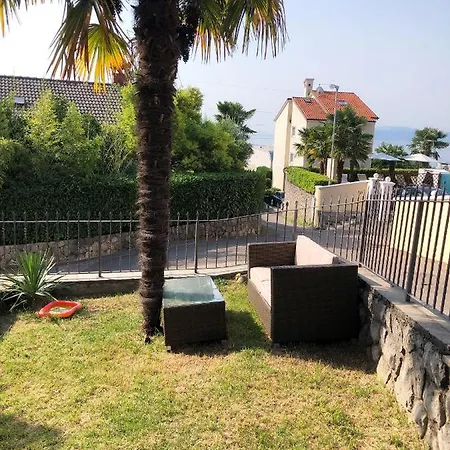 Apartment Dora *
