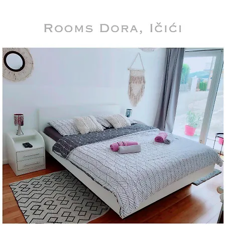 Dora Apartment *
